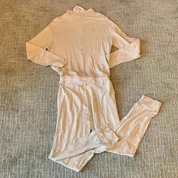 Monrow Supersoft Cowl Cuff Jumpsuit Beige - Picture 7 of 7